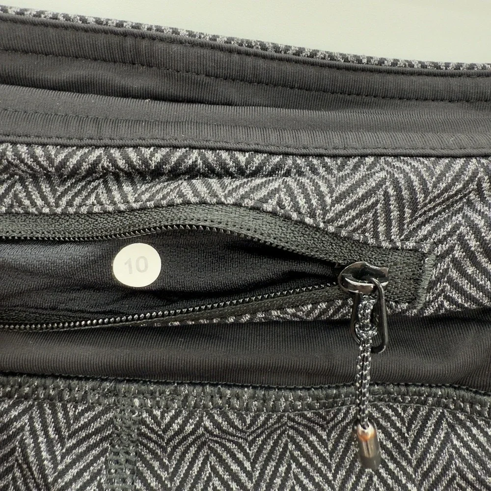 Lululemon Run Inspire Crop II Giant Herringbone Luxtreme Leggings Grey Black‎ 10
